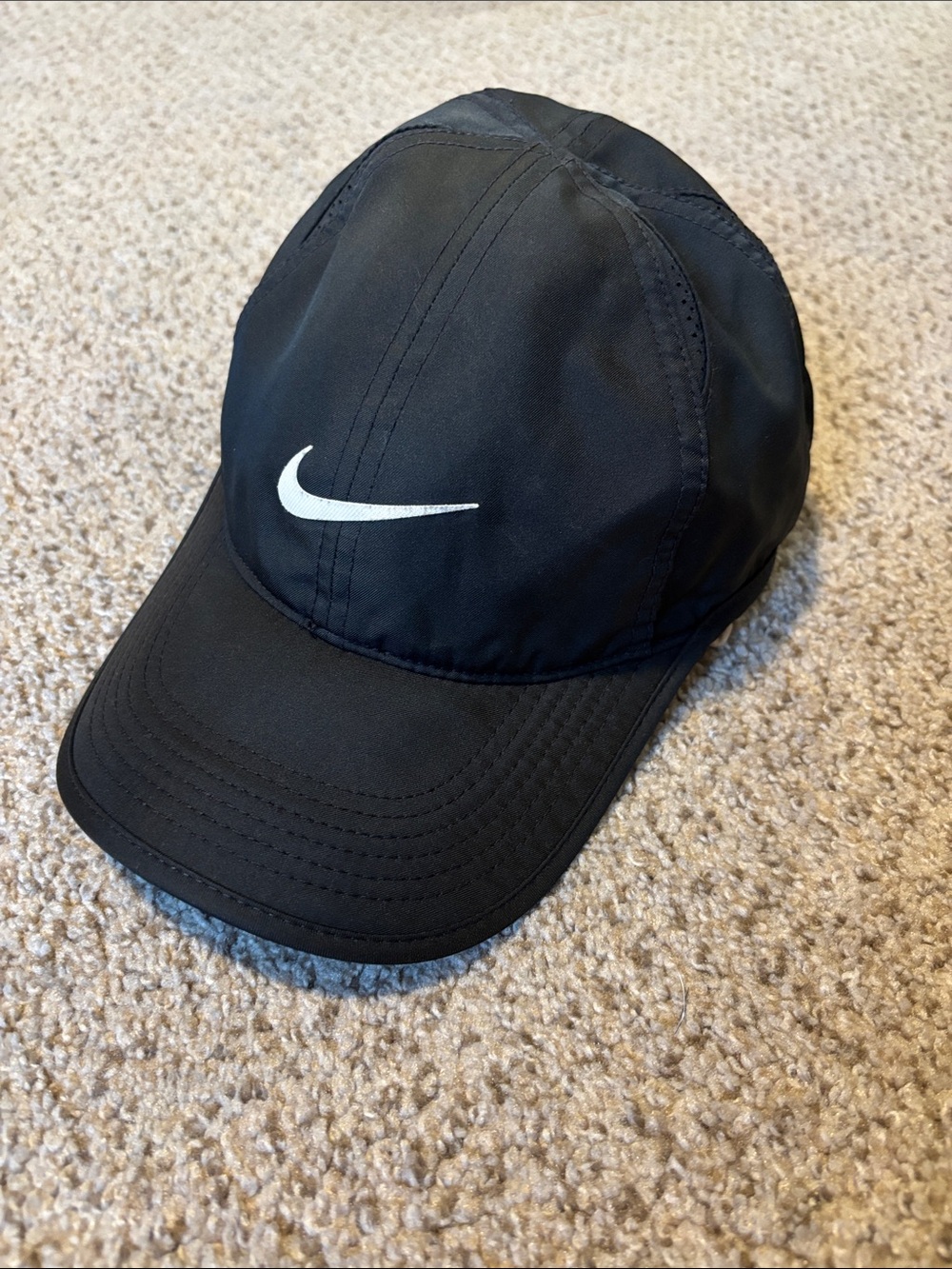 Nike Featherweight Dri-Fit Running Athletic Hat Black One Size Lightweight